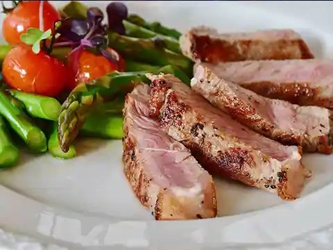 La dieta cetogénica es un retorno a nuestras raíces evolutivas. Respetar nuestro diseño metabólico original, ayuda a revertir enfermedades, a mejorar tu calidad de vida y, en última instancia, garantizar un futuro más saludable.